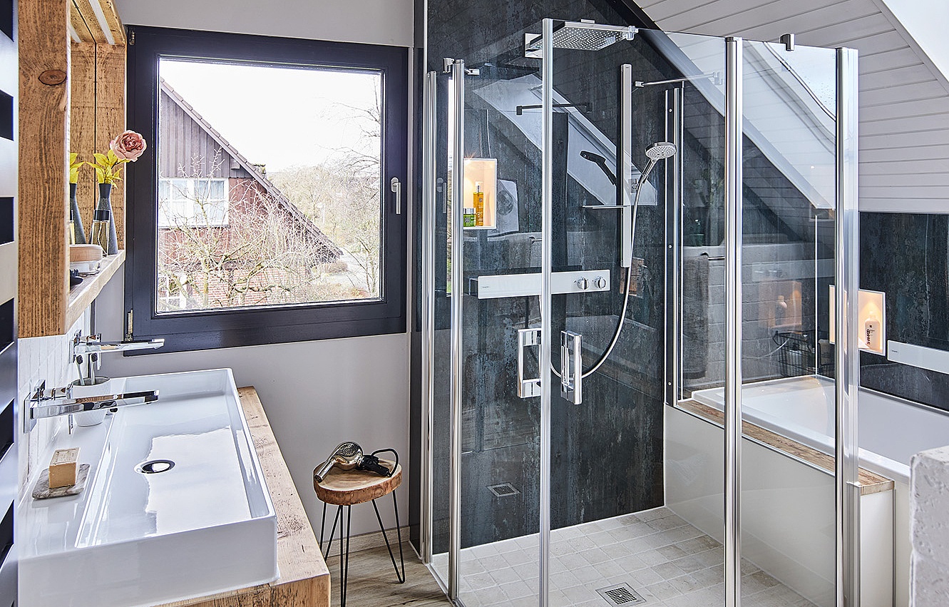 Kermi profiel-douchescherm PEGA hoekinstap 2-delig (pendeldeuren met vaste segmenten) en zijwand verkort op badkuip