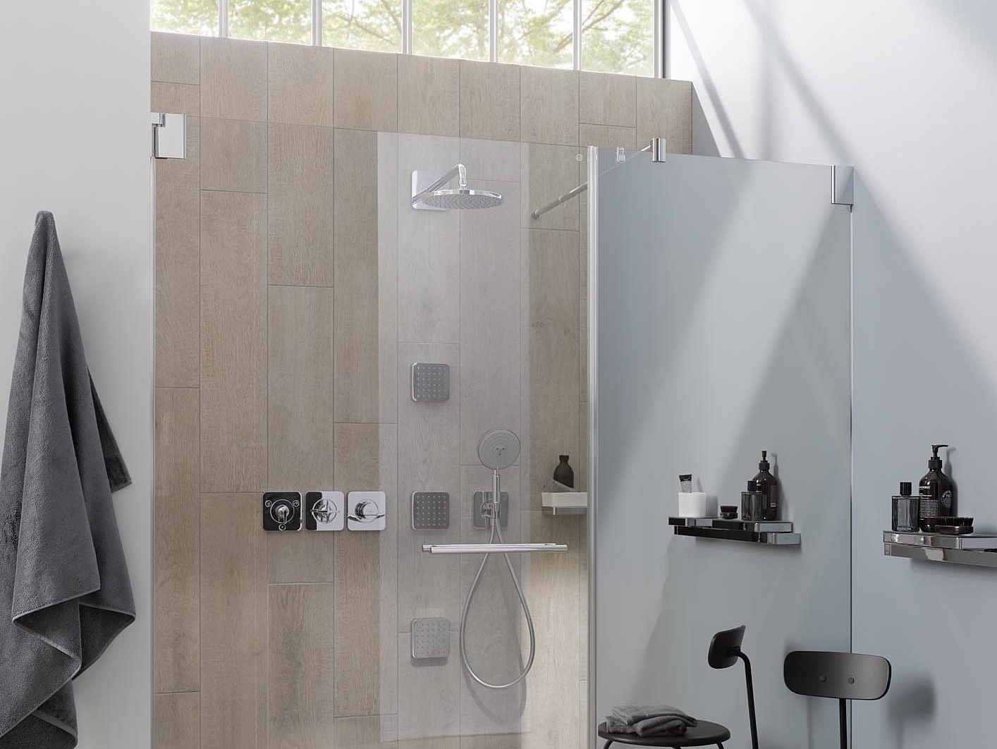Paroi de douche à charnières Kermi avec porte pivotante PASA à 1 battant et élément fixe, personnalisation par EXTRA