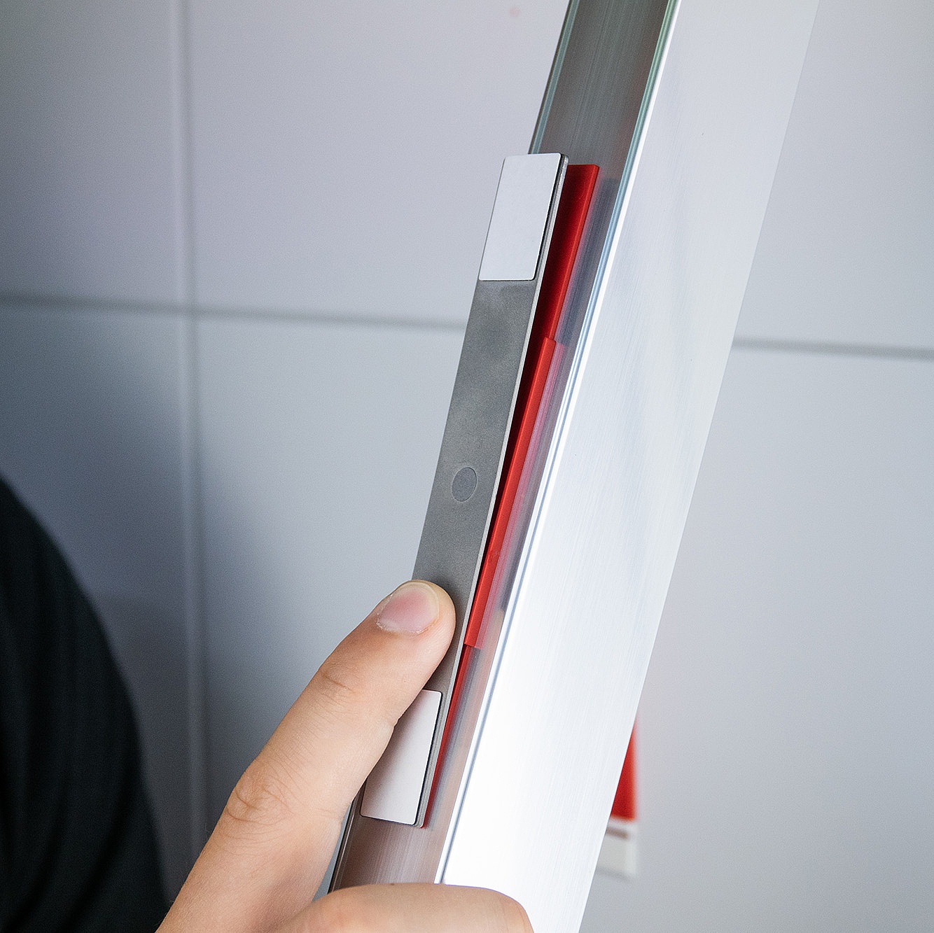 Kermi Befestigungsmöglichkeit KermiGLUE Montage - Fixierhilfe und Montaageplatten LIGA