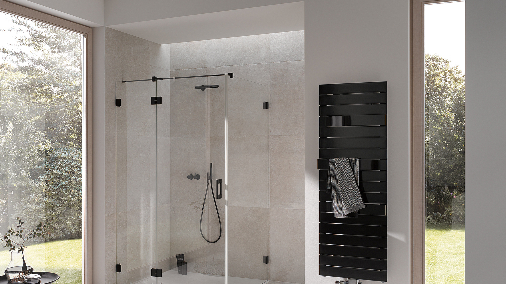 Paroi de douche à charnière Kermi avec porte pivotante LIGA XXL noire